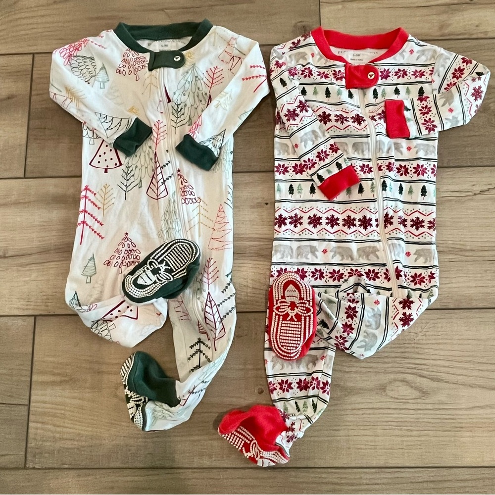 Burts Bees 100% Organic Cotton Baby Christmas Pajamas Size:6-9 months Two Pairs